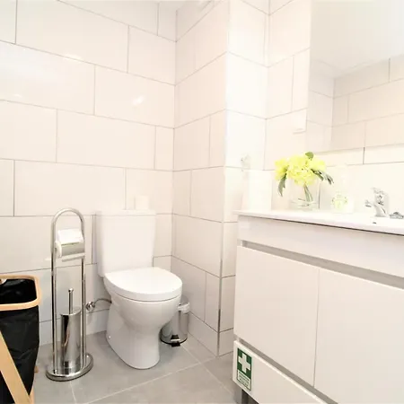 Apartment Grey In City Center With Sea View *