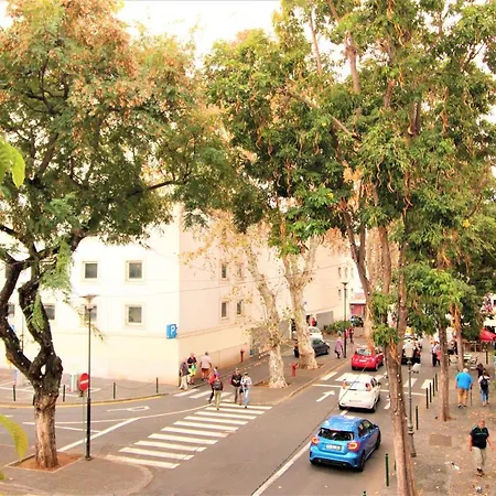 Grey In City Center With Sea View * Funchal (Madeira)